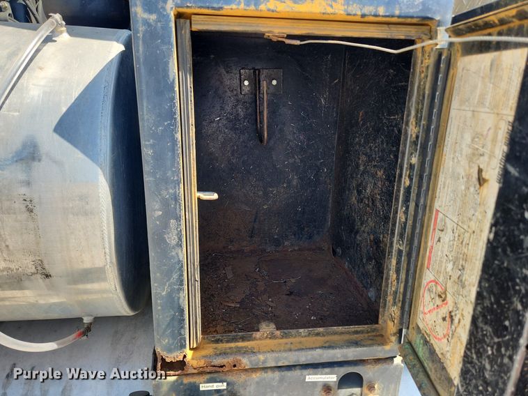 image for item MW9709 2002 International 2554  sewer jetter truck