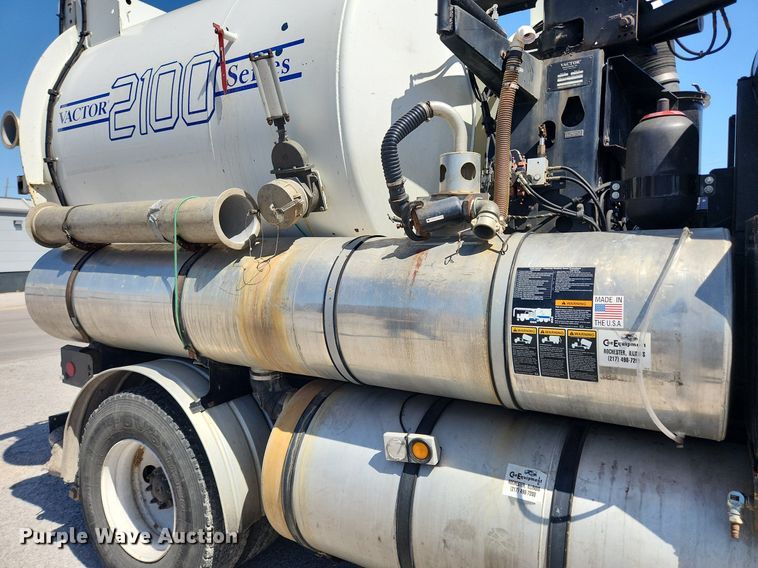 image for item MW9709 2002 International 2554  sewer jetter truck