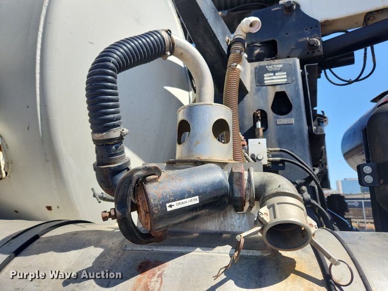 image for item MW9709 2002 International 2554  sewer jetter truck