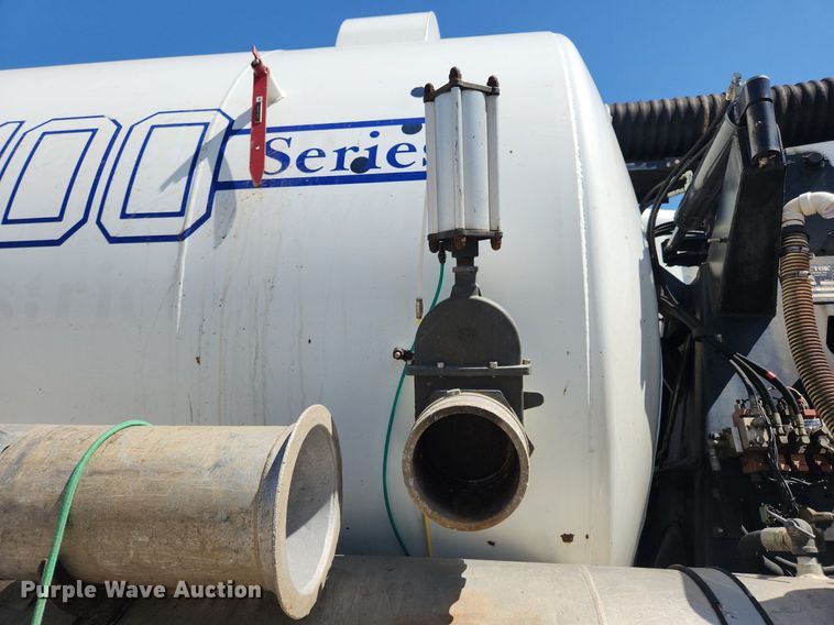 image for item MW9709 2002 International 2554  sewer jetter truck