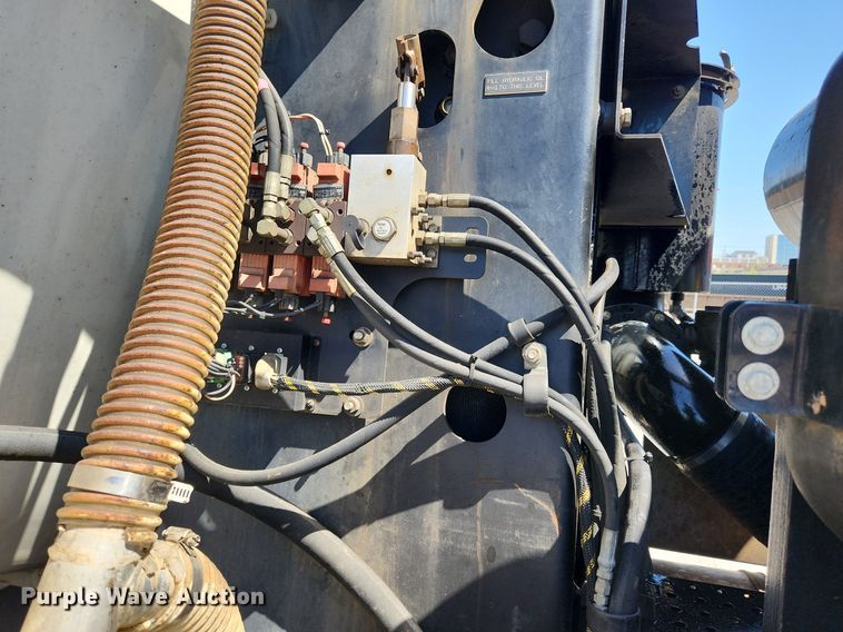 image for item MW9709 2002 International 2554  sewer jetter truck