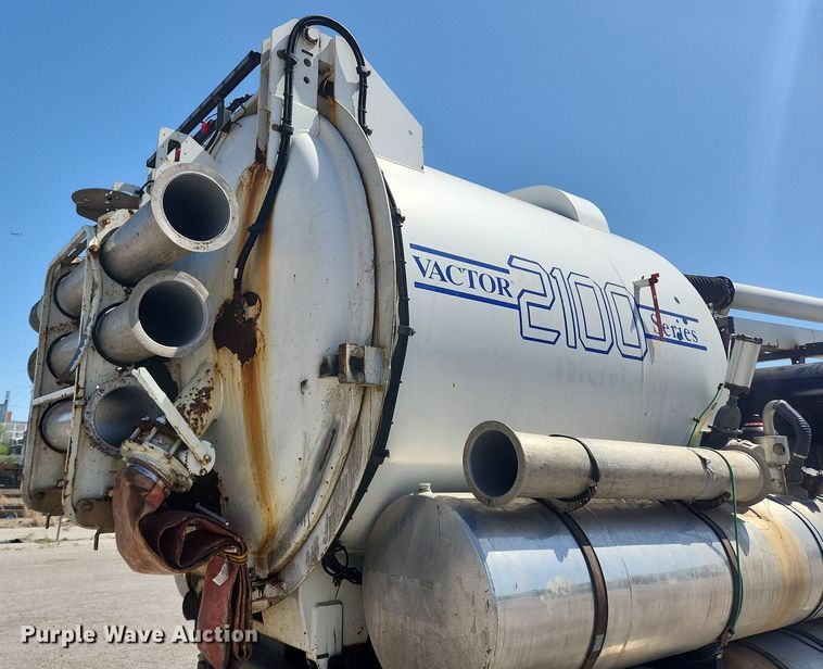 image for item MW9709 2002 International 2554  sewer jetter truck