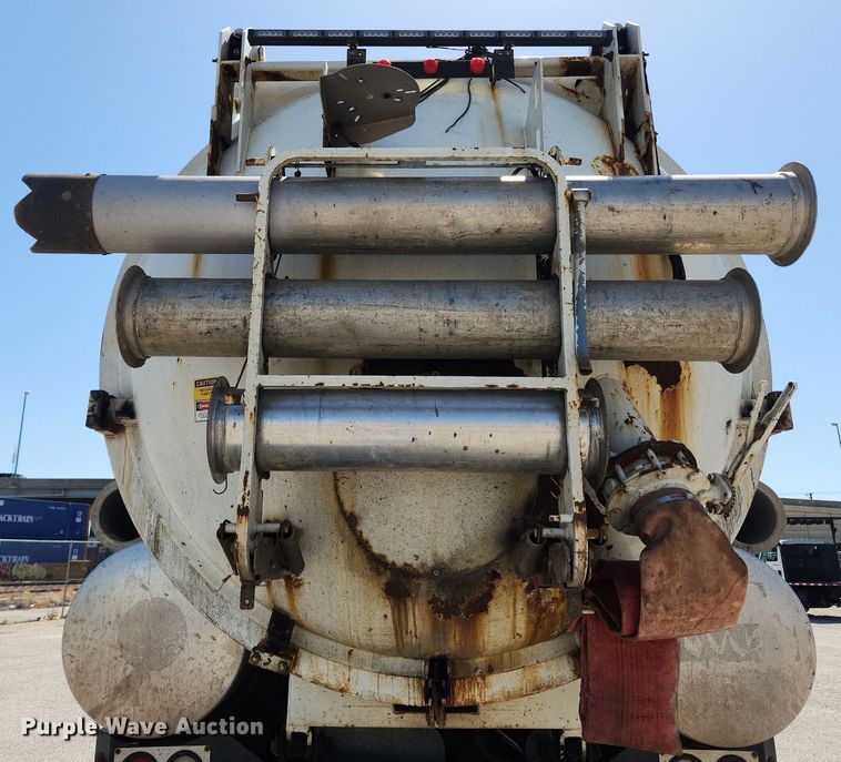 image for item MW9709 2002 International 2554  sewer jetter truck