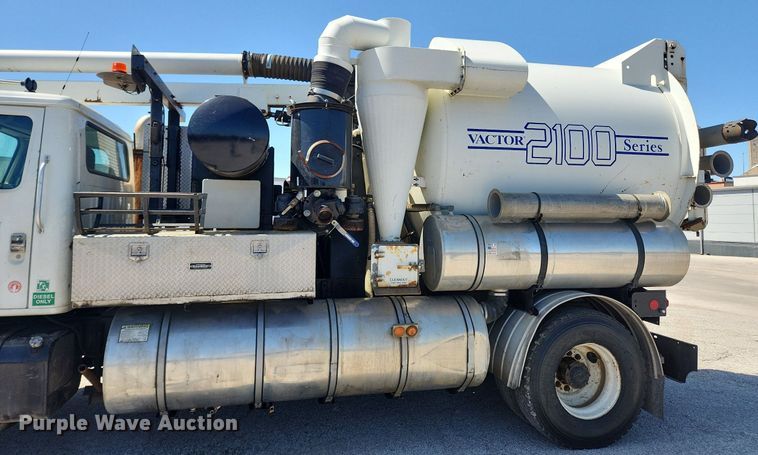 image for item MW9709 2002 International 2554  sewer jetter truck