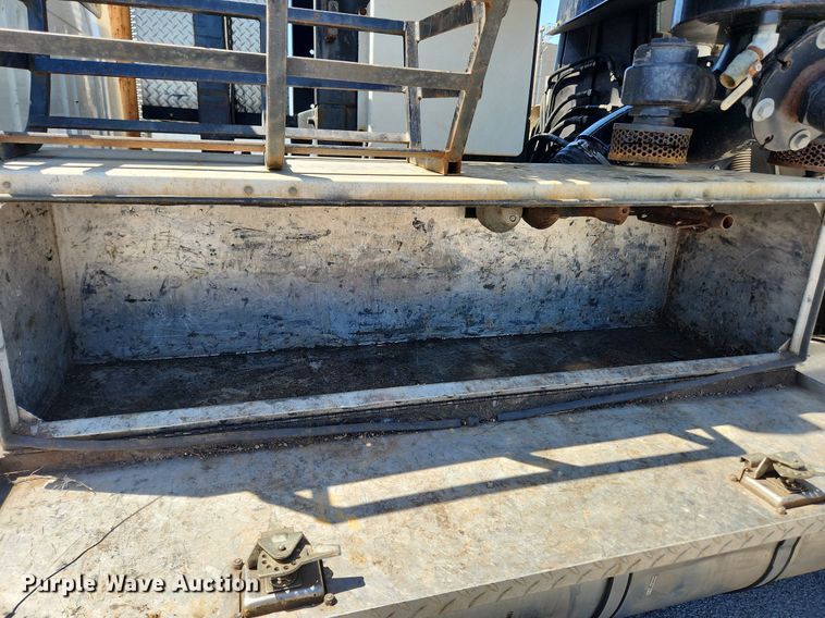 image for item MW9709 2002 International 2554  sewer jetter truck