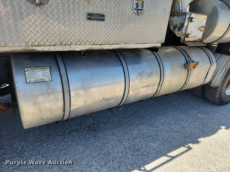 image for item MW9709 2002 International 2554  sewer jetter truck