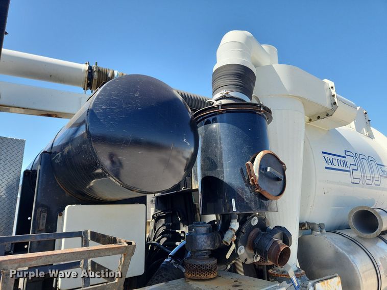 image for item MW9709 2002 International 2554  sewer jetter truck