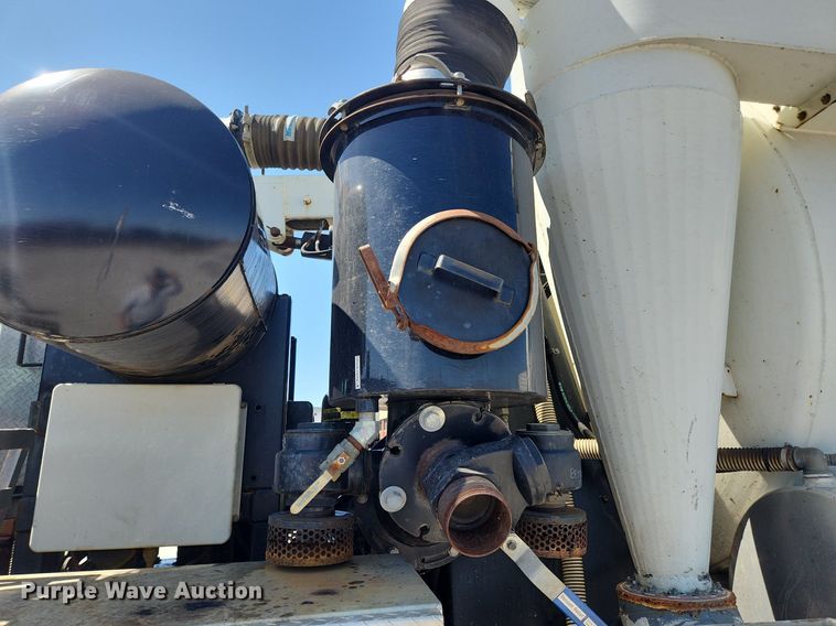 image for item MW9709 2002 International 2554  sewer jetter truck