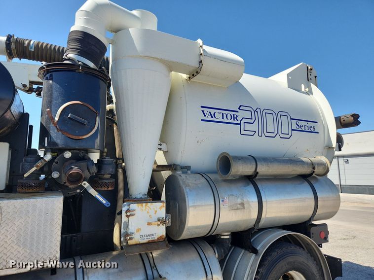 image for item MW9709 2002 International 2554  sewer jetter truck