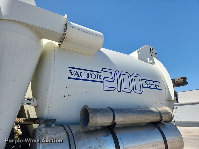 image for item MW9709 2002 International 2554  sewer jetter truck