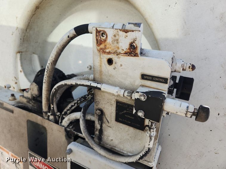 image for item MW9709 2002 International 2554  sewer jetter truck