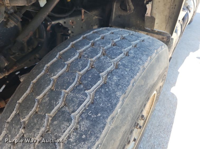 image for item MW9709 2002 International 2554  sewer jetter truck