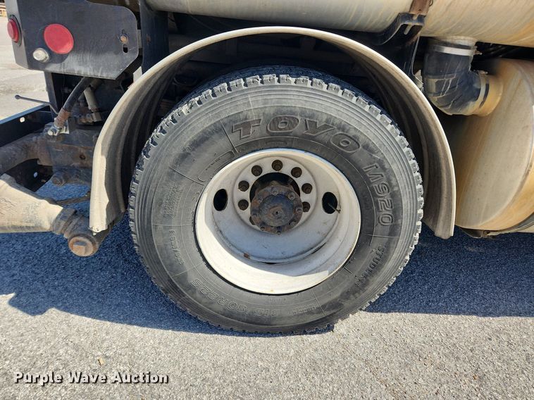 image for item MW9709 2002 International 2554  sewer jetter truck