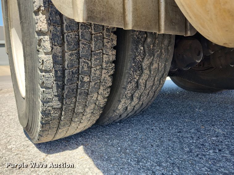 image for item MW9709 2002 International 2554  sewer jetter truck