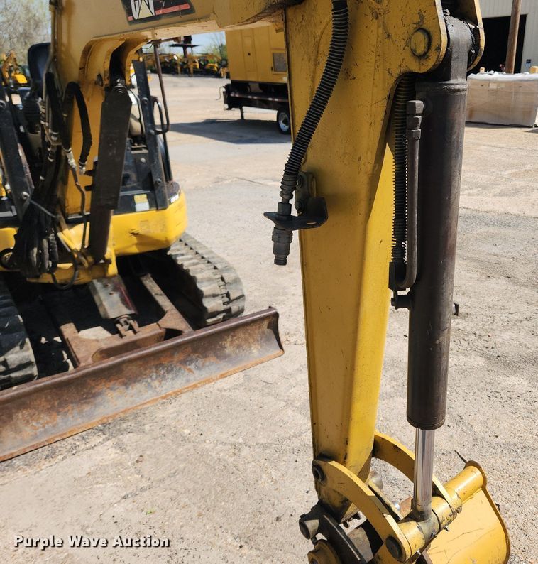 image for item MW9713 2005 Caterpillar 303CR  mini excavator