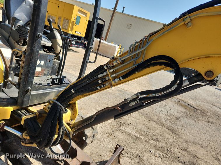 image for item MW9713 2005 Caterpillar 303CR  mini excavator