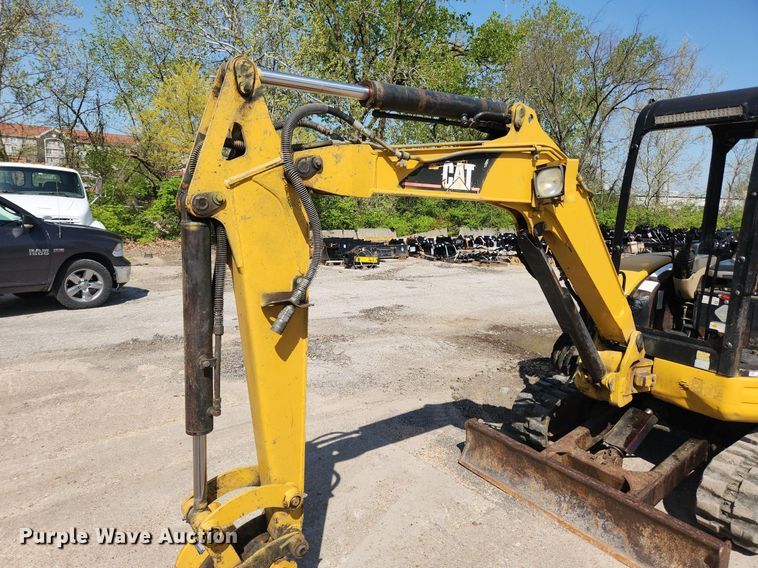 image for item MW9713 2005 Caterpillar 303CR  mini excavator
