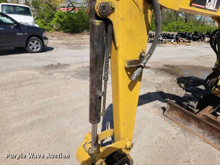 image for item MW9713 2005 Caterpillar 303CR  mini excavator