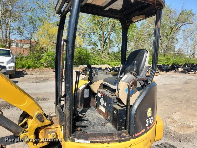 image for item MW9713 2005 Caterpillar 303CR  mini excavator