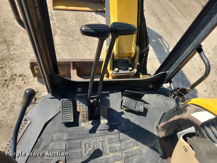 image for item MW9713 2005 Caterpillar 303CR  mini excavator