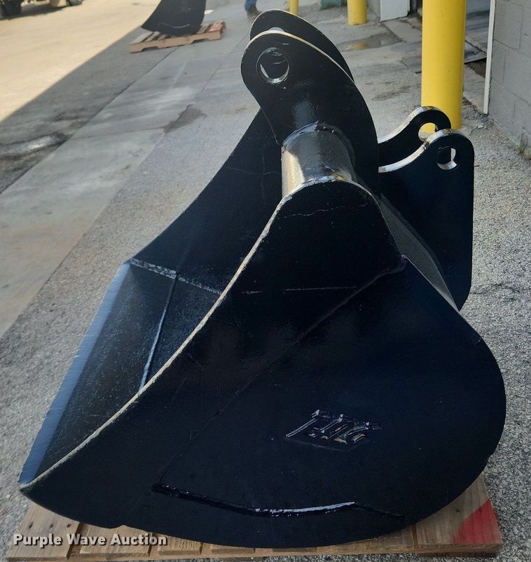 image for item MW9721 (2) TAG backhoe buckets