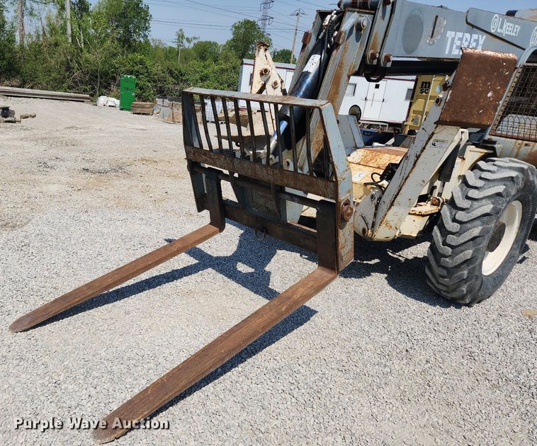 image for item MW9732 2005 Terex TH1048C  telehandler