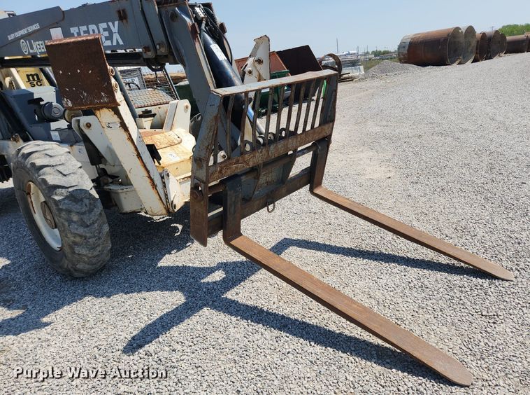 image for item MW9732 2005 Terex TH1048C  telehandler