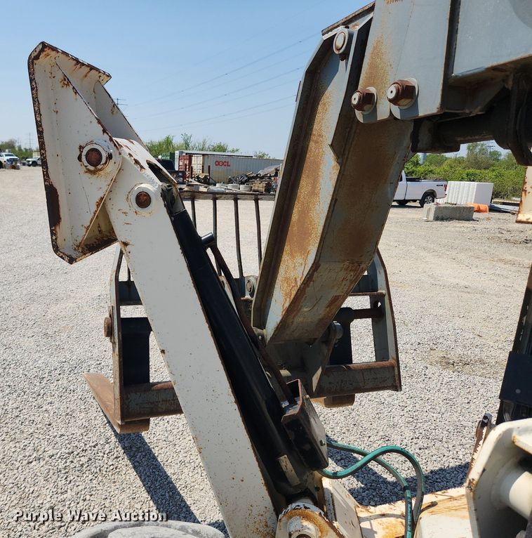 image for item MW9732 2005 Terex TH1048C  telehandler