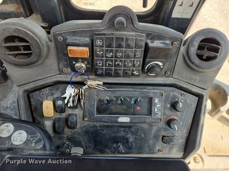 image for item MW9733 2007 John Deere 410J  backhoe