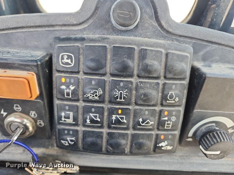 image for item MW9733 2007 John Deere 410J  backhoe