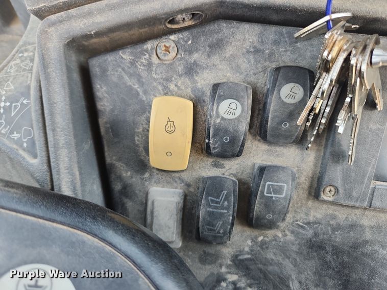 image for item MW9733 2007 John Deere 410J  backhoe