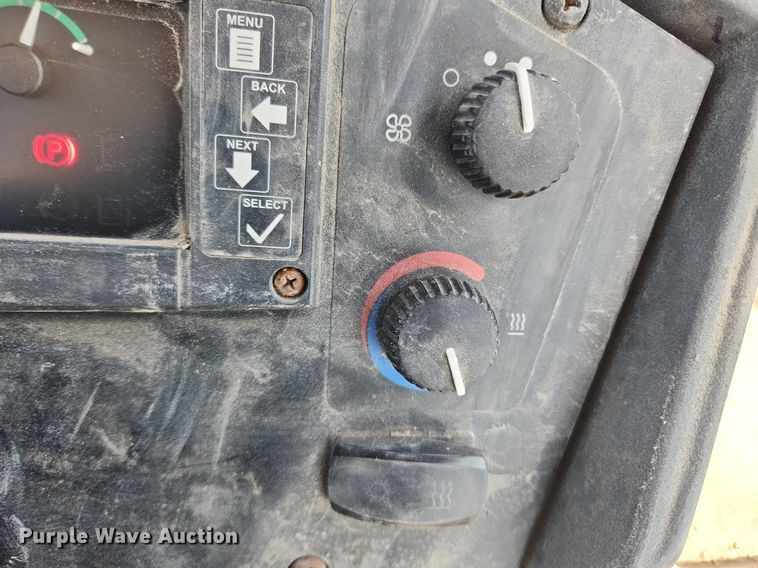 image for item MW9733 2007 John Deere 410J  backhoe