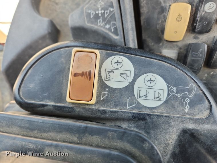 image for item MW9733 2007 John Deere 410J  backhoe