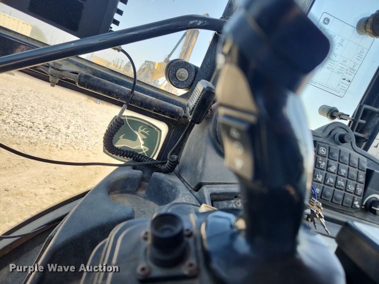 image for item MW9733 2007 John Deere 410J  backhoe