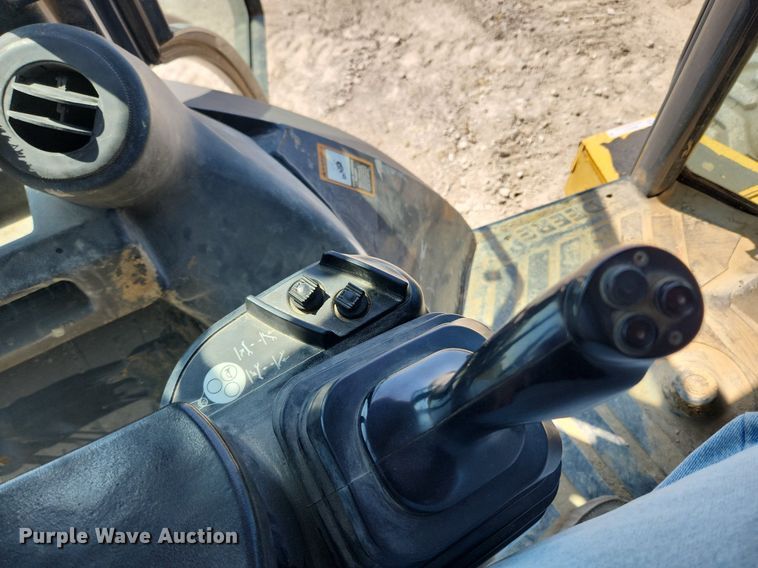 image for item MW9733 2007 John Deere 410J  backhoe