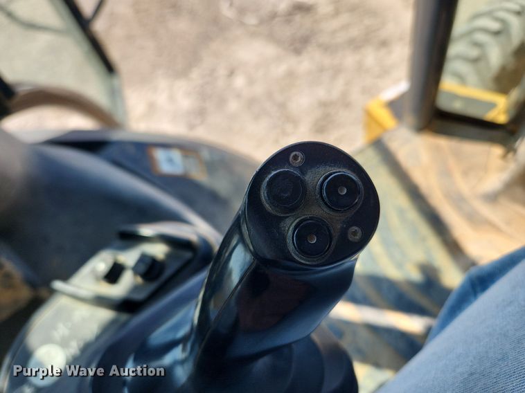 image for item MW9733 2007 John Deere 410J  backhoe