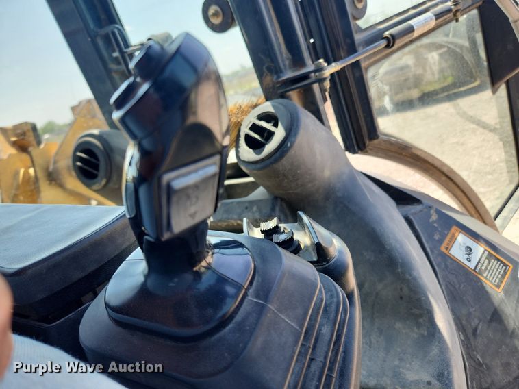 image for item MW9733 2007 John Deere 410J  backhoe