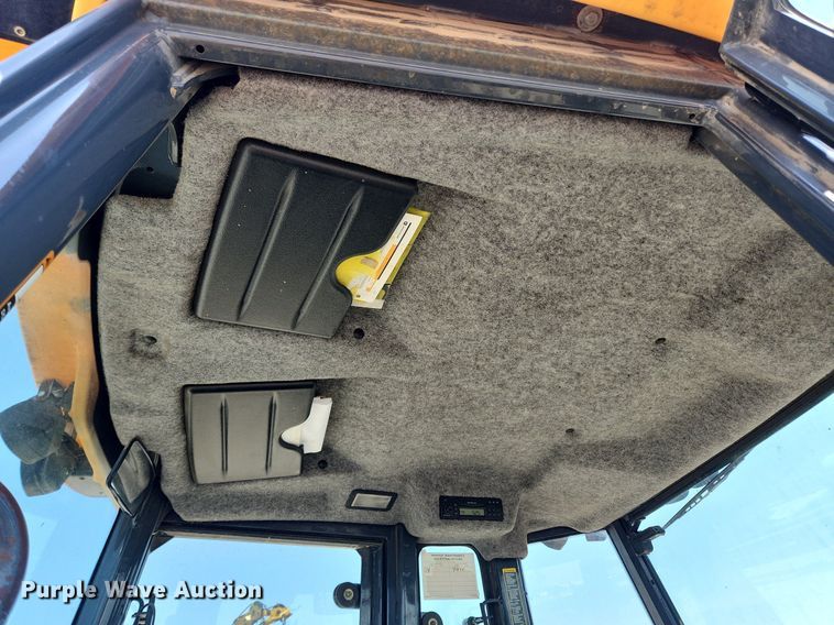 image for item MW9733 2007 John Deere 410J  backhoe