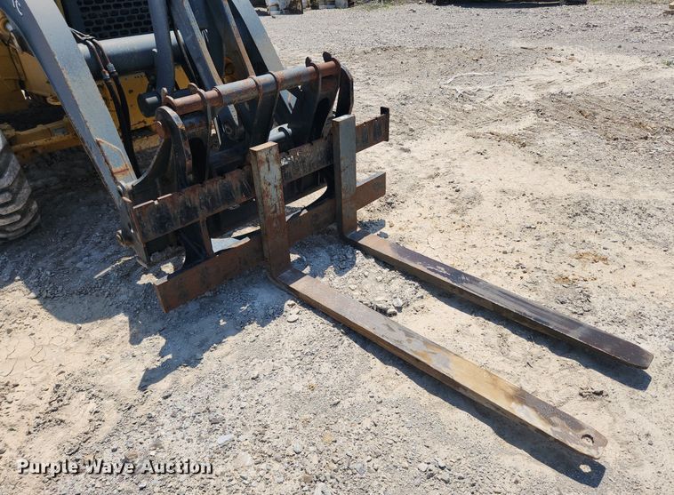 image for item MW9733 2007 John Deere 410J  backhoe