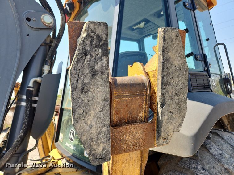 image for item MW9733 2007 John Deere 410J  backhoe