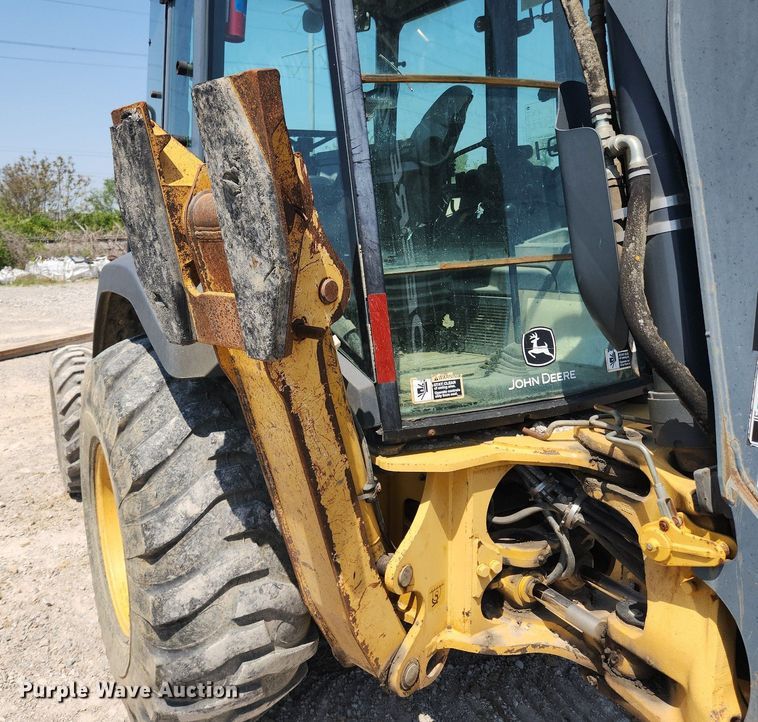 image for item MW9733 2007 John Deere 410J  backhoe