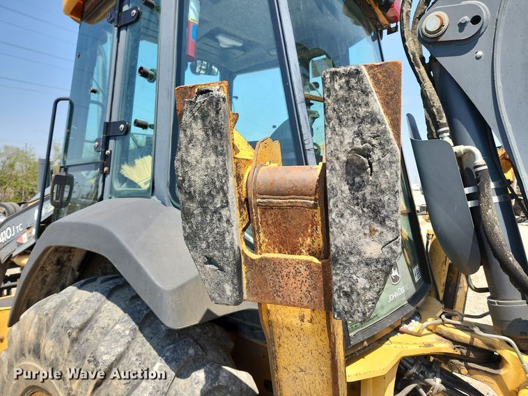 image for item MW9733 2007 John Deere 410J  backhoe