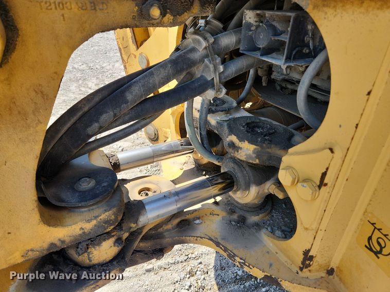 image for item MW9733 2007 John Deere 410J  backhoe