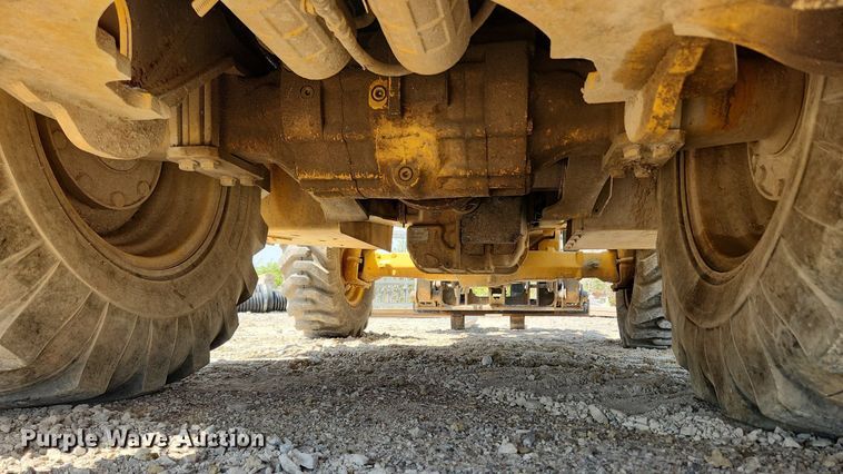 image for item MW9733 2007 John Deere 410J  backhoe