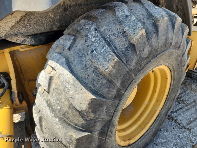 image for item MW9733 2007 John Deere 410J  backhoe