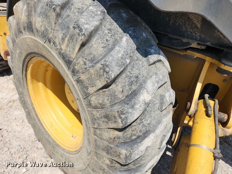 image for item MW9733 2007 John Deere 410J  backhoe