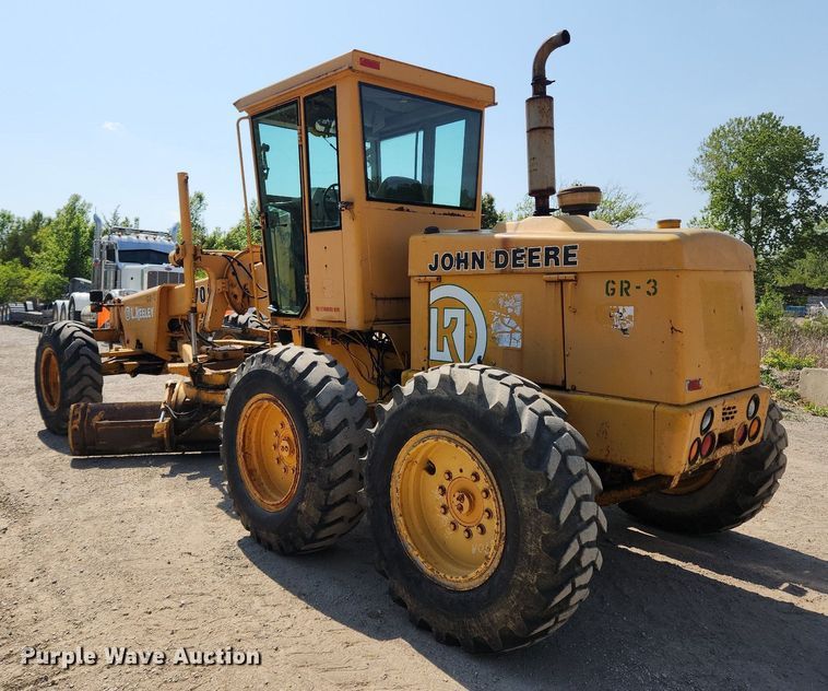 image for item MW9734 1988 John Deere 570B  motor grader