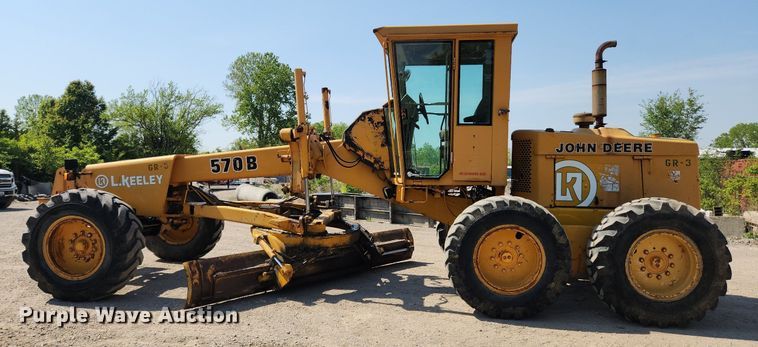 image for item MW9734 1988 John Deere 570B  motor grader