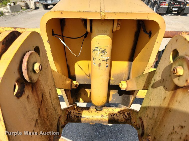 image for item MW9734 1988 John Deere 570B  motor grader