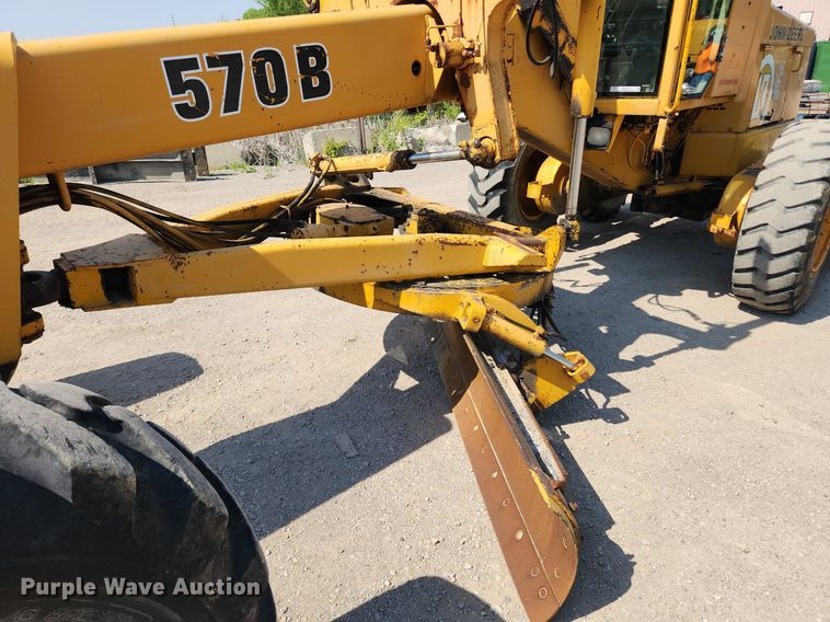 image for item MW9734 1988 John Deere 570B  motor grader